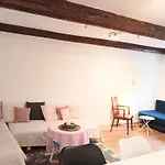 Daire Mit 1 Schlafzimmer In Altstadthaus *