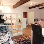 Mit 1 Schlafzimmer In Altstadthaus Daire *