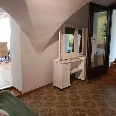 Mit 1 Schlafzimmer In Altstadthaus Apartman *