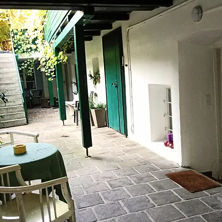 Mit 1 Schlafzimmer In Altstadthaus Apartman Sankt Veit an der Glan