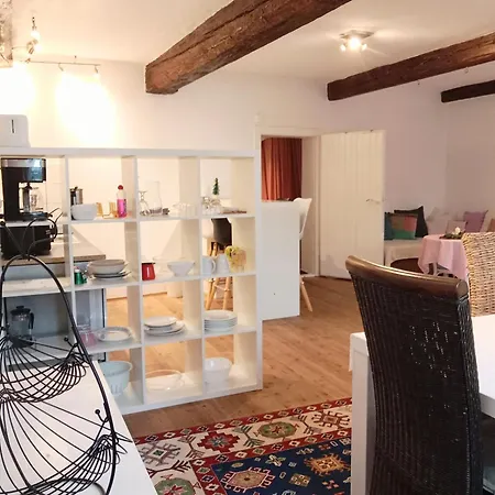 Mit 1 Schlafzimmer In Altstadthaus Daire *
