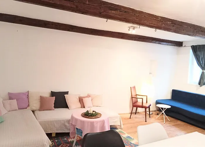 Apartment Mit 1 Schlafzimmer In Altstadthaus *