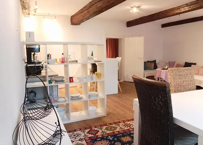 Mit 1 Schlafzimmer In Altstadthaus Apartment *